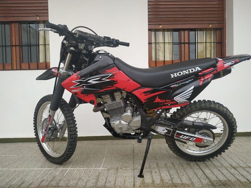 Imagen 1 de 5 de Honda Tornado