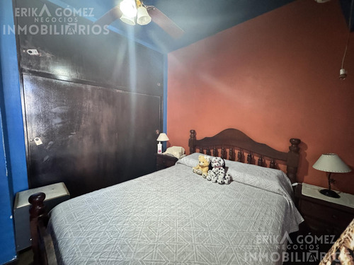 Casa Con 2 Locales En