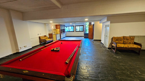 En Venta Chalet De 4 Ambientes Con Dependencia . Barrio San Carlos.