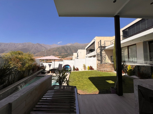 Casa En Exclusivo Condominio