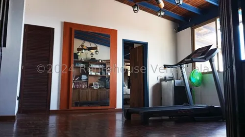 Bellisima Propiedad, Casa Estilo Colonial En Venta Ubicada En Oripoto 24-27451