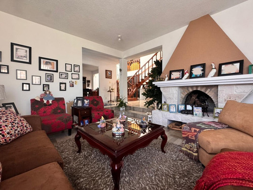 Preciosa Casa Con Seguridad En Jardines De Bellavista, Opción A 4ta Recamara En Planta Baja A Un Excelente Precio!!!