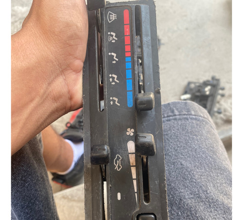 Botón De Aire Acondicionado De Tsuru 3 (Usado)