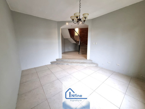 Hermosa Casa En Venta, Ubicada En Excelente Sector
