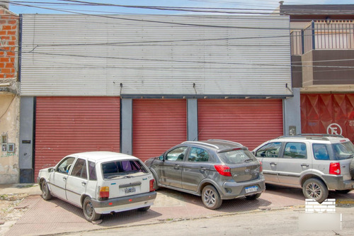 Depósito Y Casa De 3 Ambientes Con Patio Terraza Y Cochera Varios Autos