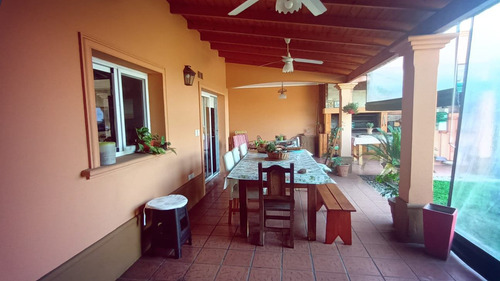 Venta Monte Grande Barrio Mirasoles Chalet C/ Cochera Quincho Galeria Y Pileta