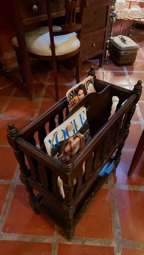 Imagen 5 de 7 de Revistero Colonial