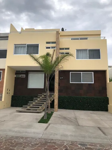 Preciosa Residencia En Cañadas Del Lago, Alberca Propia, Jardín, Roof Garden,.