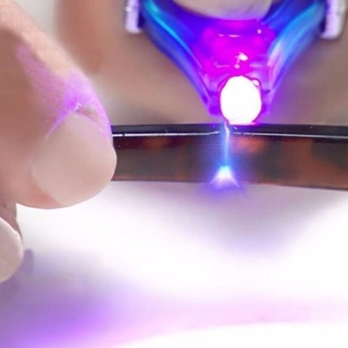 Imagem 4 de 4 de Super Cola 5 Segundos Com Led Ultravioleta Para Reparo