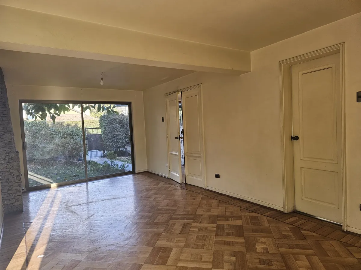 Imagen 3 de 28 de Excelente Casa 2 Pisos , Barrio Vitacura, Amplia Y Luminosa.