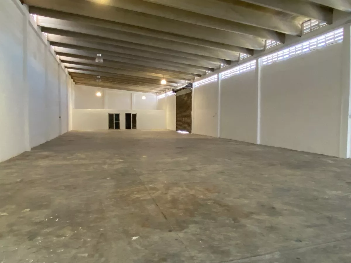 Bodega En Renta 600 M2 Al Poniente De Mérida, Amplio Patio D