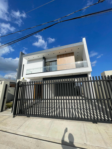 Casa En Venta En Urbanizacion Cerrada Palmas Del Valle