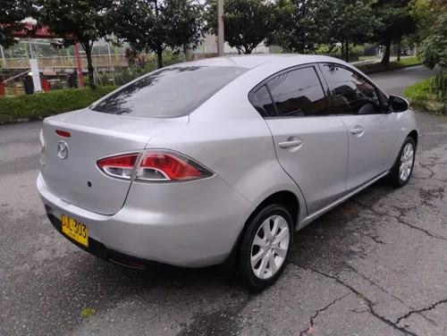 Mazda 2 Sedan Automatico