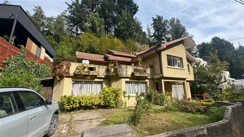 Casa En Venta De 4 Dorm. En Concepción