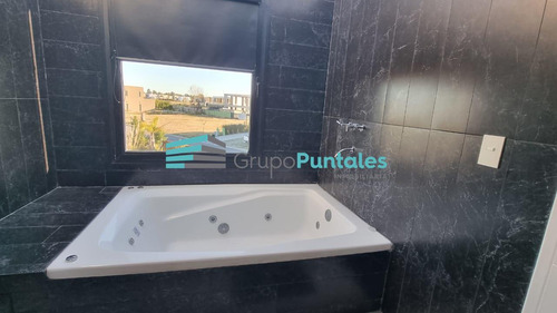 Casa En Lagos De Canning Con 4 Dormitorios Sobre Gran Lote De 940 M2