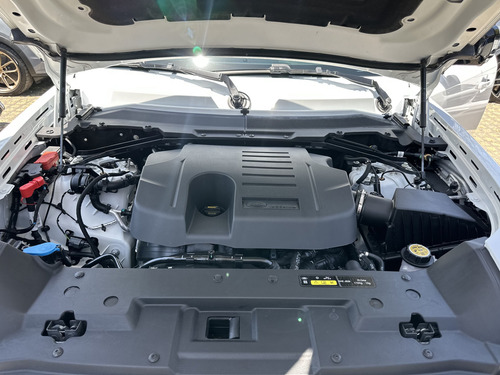 Land Rover Defender 130 First Edition 2023 Blanco