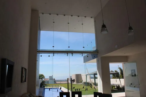 Casa Moderna Con Alberca Y Jardín, En Fraccionamiento Con Seguridad