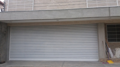 Imagen 3 de 5 de Puerta Santa Maria Microperforada