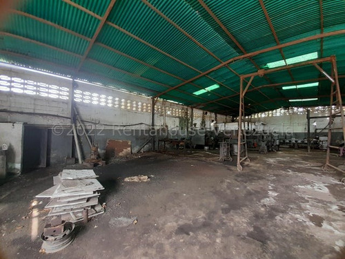 Maria Luisa Mendoza Vende Extraordinario Galpon Industrial Con Luz Trifasica Todos Los Servicios Basicos Operativos Cuenta Con 2 Locales Comerciales Listo Para Desarrollar! 25 7607 Comunicate!
