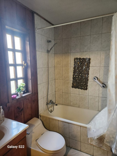 Vende Parcela Con 3 Casas. Sector Los Cisnes