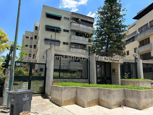 Fina Barro Vende Apartamento En Urb. Miranda 24-5607 Yf