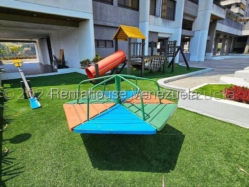 Bello Apartamento En Alquiler Con Una Espectacular Vista Panorámica En Lomas De Prados Del Este #25-22307