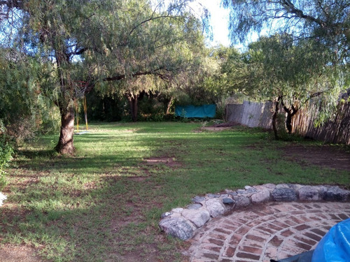 Chalet En Regia Ubicación- B° Balumba Capilla Del Monte (01-440)