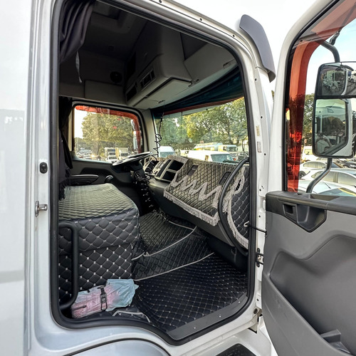 Vw 30 330 Ano 2023 Baú Gancheira 8x2 Leito Financia Até 100%