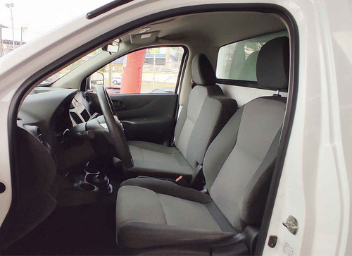 Imagen 10 de 12 de Nissan Chasis Cabina Np300 2019 2p L4/2.4 Man