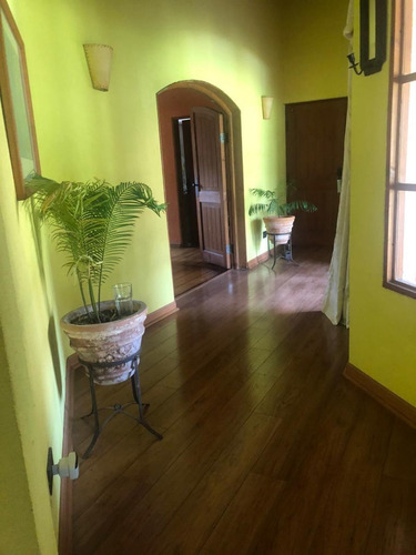 Gran Casa En Parcela Con Tremenda Ubicación, Cerca...