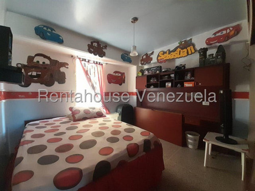 Maribel Morillo Asesor Inmobiliario De Rentahouse Vende Conservado Y Comodo Apartamento; De 95m2 Con 3 Hab. Y 2 Baños; Conjunto Privado Con Vigilancia; Condominio Arcas De Norte; Este De Barquisimeto