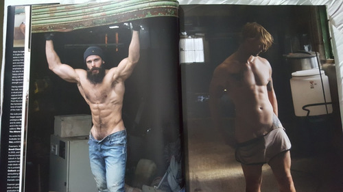 Livro Larrikin Lads De Paul Freeman Assinado - Contém Nu