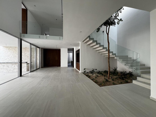 Casa En Venta Merida, En Privada, Con 562 Mt De Construccion