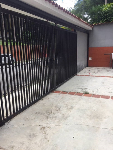 Imagen 29 de 30 de Comoda Y Amplia Casa En Venta. Urb, Miranda. Mr 04126270120