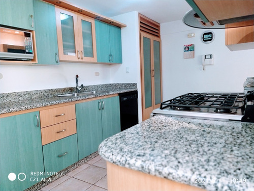 Imagen 12 de 25 de Qta En Venta Calle Cerrada Con Garita Y Portón Electrico. Los Naranjos Del Hatillo