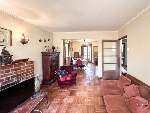 Oportunidad Para Remodelar. Una Ubicación Inmejorable.