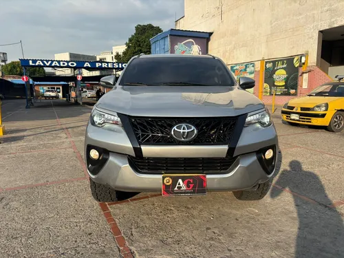 Toyota Fortuner Sw4 2.4 4x2 At Diesel