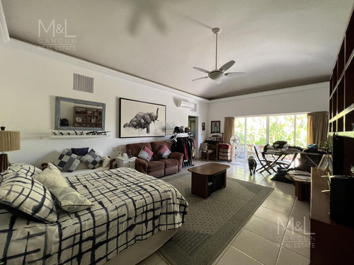 Casa En Venta En Cancún, Isla Dorada 3 Recámaras Con Muelle