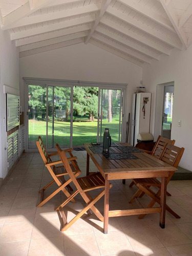 Hermosa Casa Con 4 Dormitorios , 3 Baños Y 1 En Suite