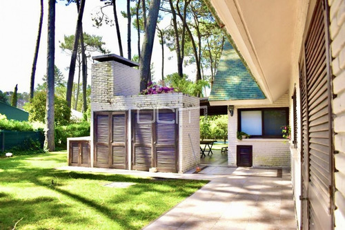 Venta - Importante Casa En Lugano- Ref: 594