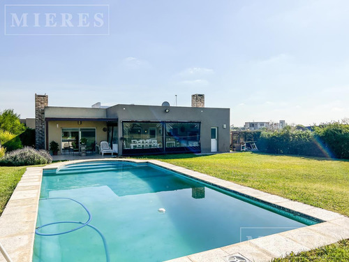 Casa En Venta Sobre Lote Interno En San Sebastián Área 12