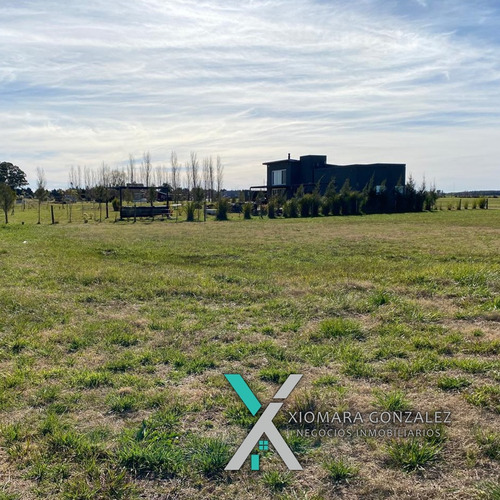 Se Vende Lote En Barrio Cerrado Frente A La Laguna.