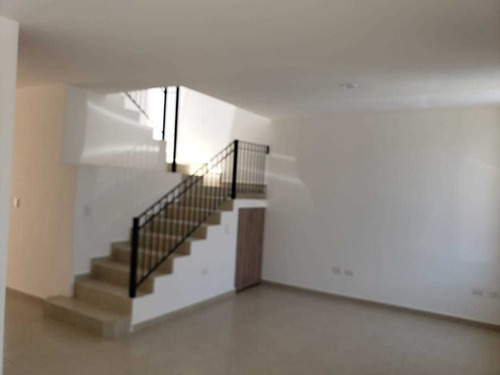 Imagen 2 de 14 de Hermosa Casa En Renta, Fracc. Puerta De Piedra