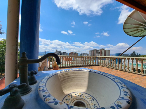 Vendo Muy Buena Casa Los Dos Caminos. Calle Cerrada