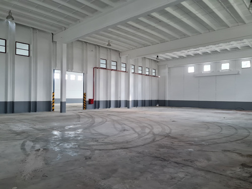 Imagen 4 de 20 de Deposito De 2200 M2