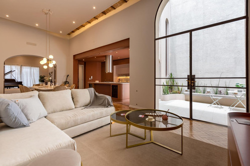 Casa Cuatro Dormitorios, Cochera Y Terraza Con Pileta En Venta Abasto
