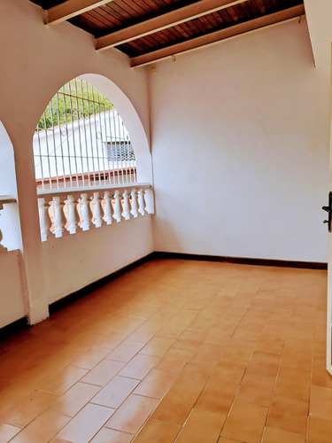 Se Vende Casa En San Antonio De Los Altos 550m2, 5h/5+½b/3p