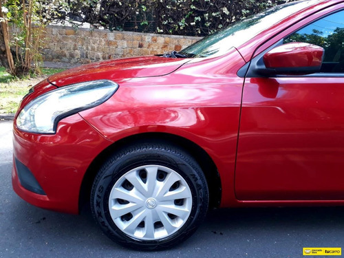 Nissan Versa 1.6 Mecánico Sedán
