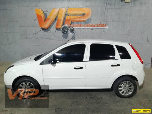 Imagen 7 de 12 de Ford Fiesta Max Sincronico