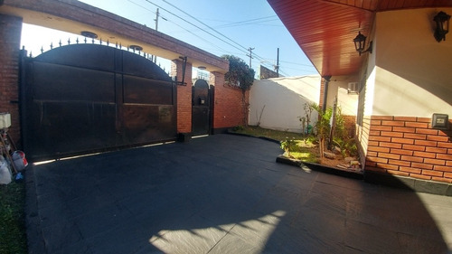 Casa En Venta De 4 Ambientes Con Garage Quincho En Dominico